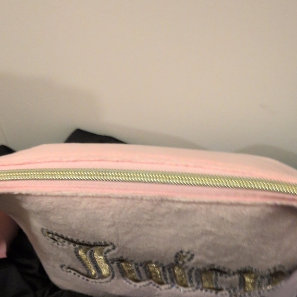 Juicy Couture Blush Pink Cosmetic Bag with Gold Accents - Picture 11 of 11